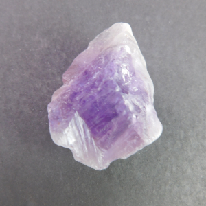 AMT-07_Amatista_en_Bruto_cristales_Escuela_Gelva_2.jpg
