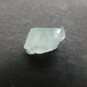 AQM-02_Aquamarina_en_bruto_cristales_Escuela_Gelva_2.jpg