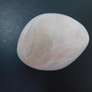 CUR-03_Cuarzo_Rosa_Tamboreado_cristales_Escuela_Gelva_3.jpg
