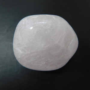 CUR-05_Cuarzo_Rosa_Tamboreado_cristales_Escuela_Gelva_2.jpg
