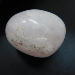 CUR-10_Cuarzo_Rosa_Tamboreado_cristales_Escuela_Gelva_2.jpg