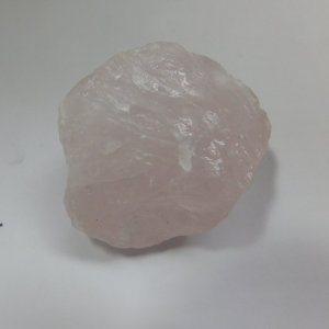 CUR-12_Cuarzo_Rosa_en_Bruto_cristales_Escuela_Gelva_2.jpg