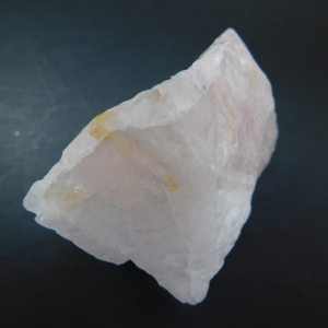 CUR-14_Cuarzo_Rosa_en_Bruto_cristales_Escuela_Gelva_2.jpg