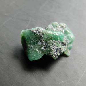 ESM-03_Esmeralda_en_Bruto_cristales_Escuela_Gelva_2.jpg