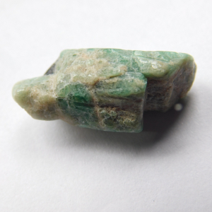 ESM-04_Esmeralda_en_Bruto_cristales_Escuela_Gelva_2.jpg