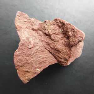 JSR-01_Jaspe_rojo_en_Bruto_cristales_Escuela_Gelva_2.jpg