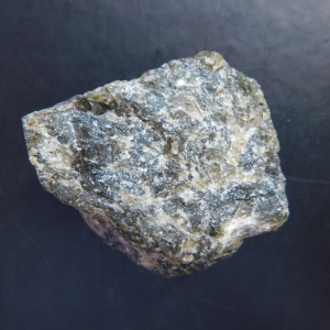 LAB-08_Labradorita_en_Bruto_cristales_Escuela_Gelva_2.jpg