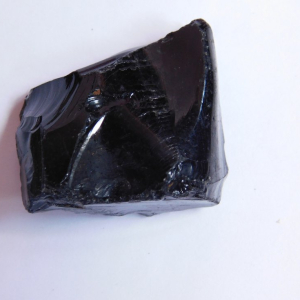 OBS-02_Obsidiana_en_Bruto_cristales_Escuela_Gelva_2.jpg