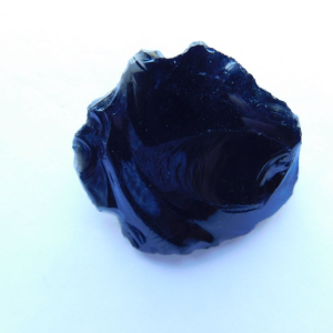 OBS-03_Obsidiana_en_Bruto_cristales_Escuela_Gelva_2.jpg