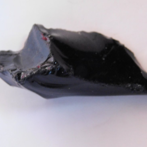 OBS-04_Obsidiana_en_Bruto_cristales_Escuela_Gelva_2.jpg