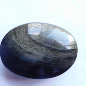 OBS-06_Obsidiana_tamboreada_cristales_Escuela_Gelva_2.jpg