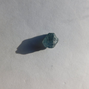 PLU-03_Piedra_lunar_en_Bruto_cristales_Escuela_Gelva_2.jpg