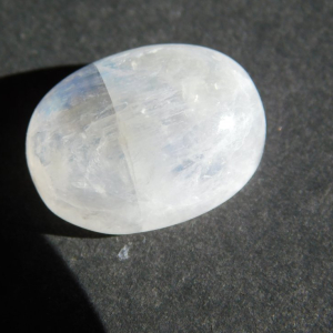 PLU-07_Piedra_lunar_Cabujon_cristales_Escuela_Gelva_2.jpg