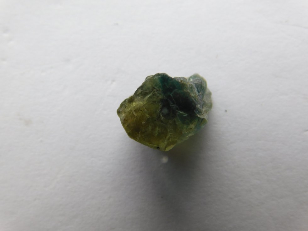 Turmalina verde en bruto TMV-01